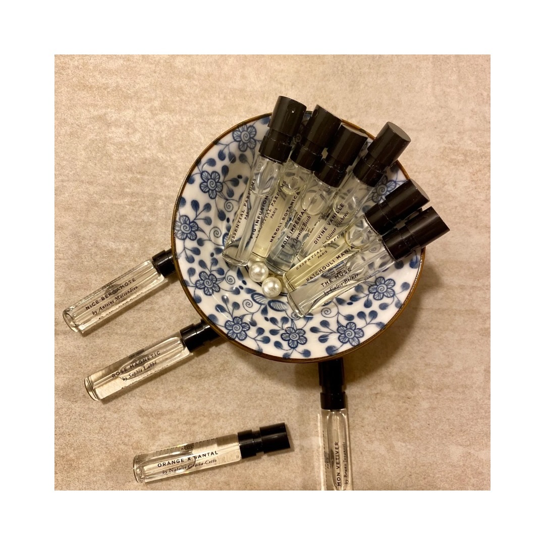 A természet legszebb illatai a fenntarthatóság jegyében. Az Essential Perfumes úttörő a parfümgyártók között, akik prémium minőségű, természetes alapanyagokból készült parfümöket kínálnak.🌿🌱 Részletek a márka küldetéséről és kollekciáról a blogon. #essentialperfumes #fenntarthatóság #természetesparfümök #ecofriendlyluxury #ethicalproduction #slowliving #slowlifestyle #slowlivingsecrets
